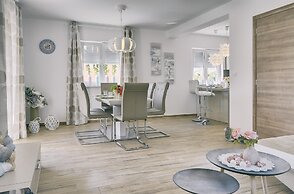 Modern Villa With Pool and Parasol in Pula