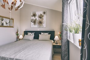 Modern Villa With Pool and Parasol in Pula