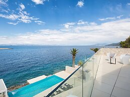 Beach Villa in Korcula with Pool, Sauna & Hot Tub