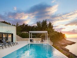 Beach Villa in Korcula with Pool, Sauna & Hot Tub