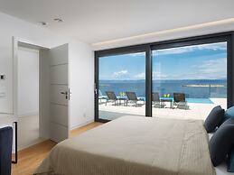 Beach Villa in Korcula with Pool, Sauna & Hot Tub