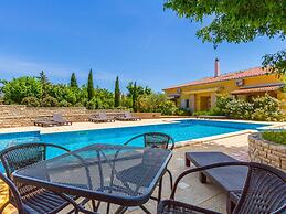 Charming Apartment in Pula With Swimming Pool