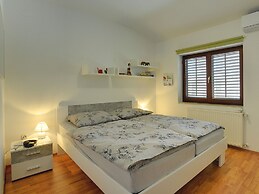 Holiday House for 14 Persons with Private Pool near Beach & Pula