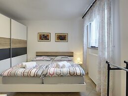 Holiday House for 14 Persons with Private Pool near Beach & Pula