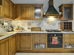 Holiday House for 14 Persons with Private Pool near Beach & Pula