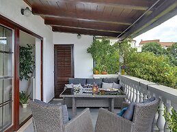 Holiday House for 14 Persons with Private Pool near Beach & Pula