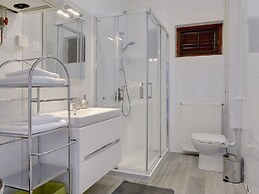 Holiday House for 14 Persons with Private Pool near Beach & Pula