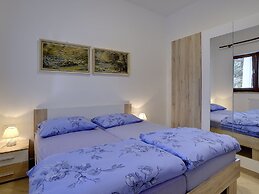 Holiday House for 14 Persons with Private Pool near Beach & Pula