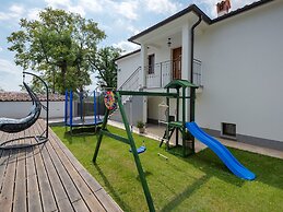 Modern Holiday Home With Pool in Pazin