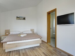 Modern Holiday Home With Pool in Pazin