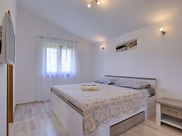 Modern Holiday Home With Pool in Pazin