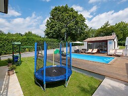 Modern Holiday Home With Pool in Pazin