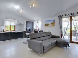 Modern Holiday Home With Pool in Pazin