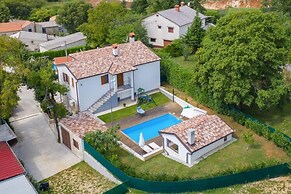 Modern Holiday Home With Pool in Pazin