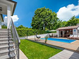 Modern Holiday Home With Pool in Pazin