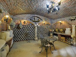 Luxurious Villa in Pomer with Pool & Hot Tub