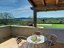 Luxurious Villa in Pomer with Pool & Hot Tub