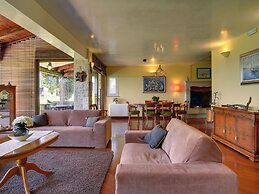 Luxurious Villa in Pomer with Pool & Hot Tub