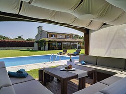 Luxurious Villa in Pomer with Pool & Hot Tub