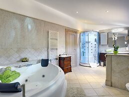 Luxurious Villa in Pomer with Pool & Hot Tub