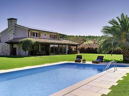 Luxurious Villa in Pomer with Pool & Hot Tub