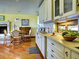 Luxurious Villa in Pomer with Pool & Hot Tub