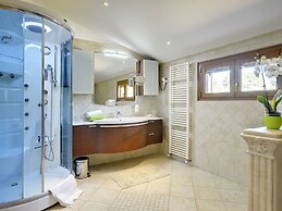 Luxurious Villa in Pomer with Pool & Hot Tub