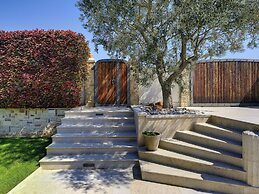 Luxurious Villa in Pomer with Pool & Hot Tub