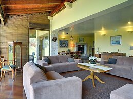 Luxurious Villa in Pomer with Pool & Hot Tub