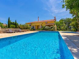 Nice Apartment in Pula With Swimming Pool