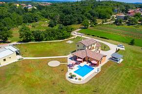 Villa With Pool in Pazin