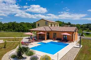 Villa With Pool in Pazin