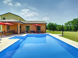 Villa With Pool in Pazin