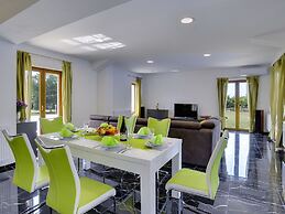 Villa With Pool in Pazin