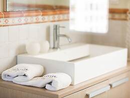 Modern Villa in Vasiliki with Swimming Pool & Hot Tub