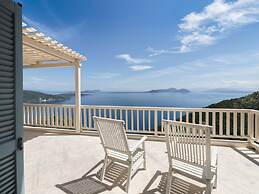 Modern Villa in Vasiliki with Swimming Pool & Hot Tub