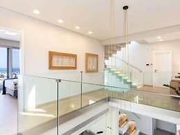 Lush Villa With Heated Pool 180m to the Beach