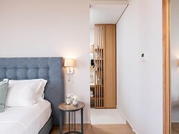 Lush Villa With Heated Pool 180m to the Beach