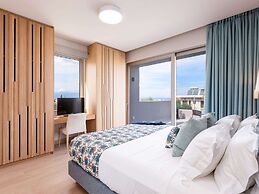 Lush Villa With Heated Pool 180m to the Beach