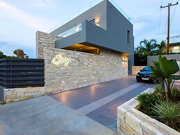 Lush Villa With Heated Pool 180m to the Beach