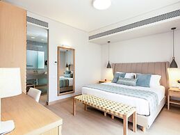 Lush Villa With Heated Pool 180m to the Beach