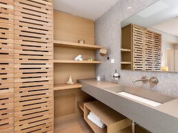 Lush Villa With Heated Pool 180m to the Beach