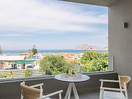 Lush Villa With Heated Pool 180m to the Beach