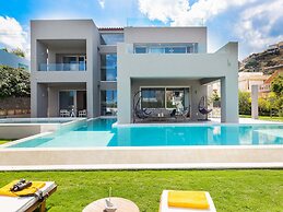 Lush Villa With Heated Pool 180m to the Beach