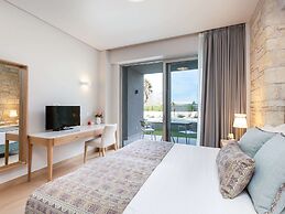 Lush Villa With Heated Pool 180m to the Beach