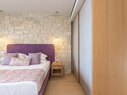 Lush Villa With Heated Pool 180m to the Beach