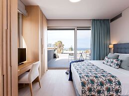 Lush Villa With Heated Pool 180m to the Beach