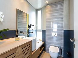 Lush Villa With Heated Pool 180m to the Beach