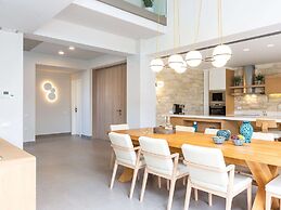 Lush Villa With Heated Pool 180m to the Beach