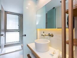 Lush Villa With Heated Pool 180m to the Beach